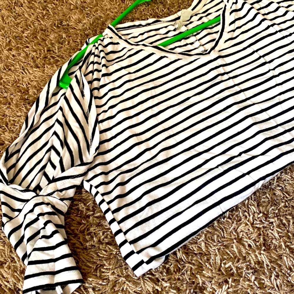 Cato, v-neck, open shoulder top.
